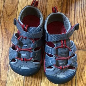 KEEN. Infant shoes.